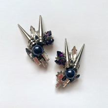 Cargar imagen en el visor de la galería, Night Blue Pearl Earrings - Heiter Jewellery
