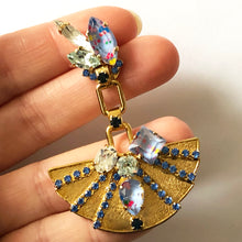 Charger l&#39;image dans la galerie, Blue Sphinx Fan Crystal earrings - Heiter Jewellery
