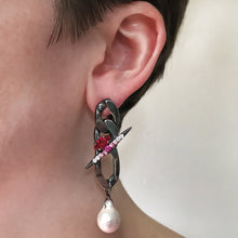 Carica l&#39;immagine nel visualizzatore di Gallery, Swarovski Crystal, Chain And Pearl Drop Earrings - Heiter Jewellery
