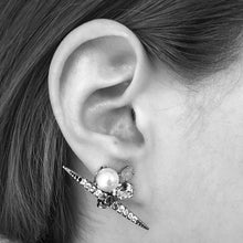 Cargar imagen en el visor de la galería, Chrysler Pearl Earrings - Heiter Jewellery
