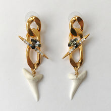 Charger l&#39;image dans la galerie, Shark tooth Gold Earrings - Heiter Jewellery
