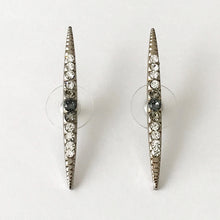 Cargar imagen en el visor de la galería, Silver Crystal Stud Earrings - Heiter Jewellery

