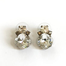 Charger l&#39;image dans la galerie, Large Crystal Stud Earrings - Heiter Jewellery
