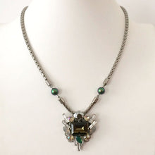 Cargar imagen en el visor de la galería, Scarabaeus Pearl Chrysler Necklace - Heiter Jewellery
